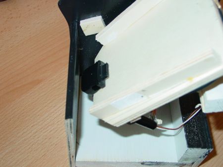 Tray and connector for connecting the iPAQ to the gamecontroller